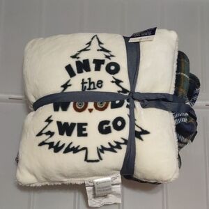 New Vintage Holiday Velvet Plush Pillow And Throw Set Graphic Tree